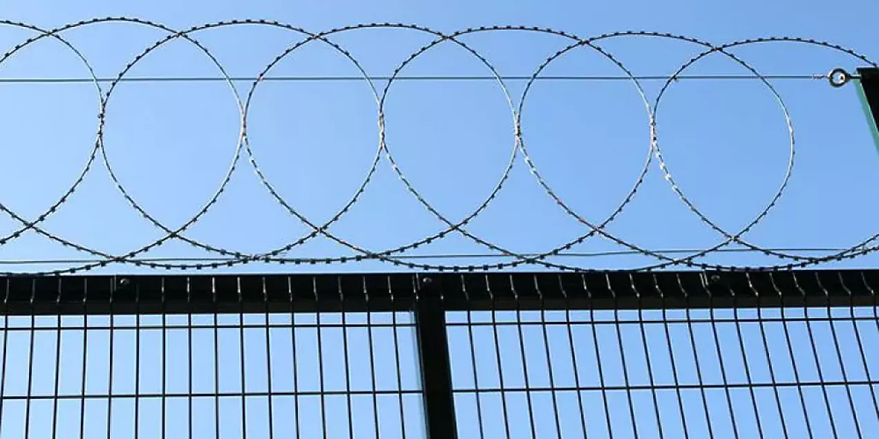 Flat barrier